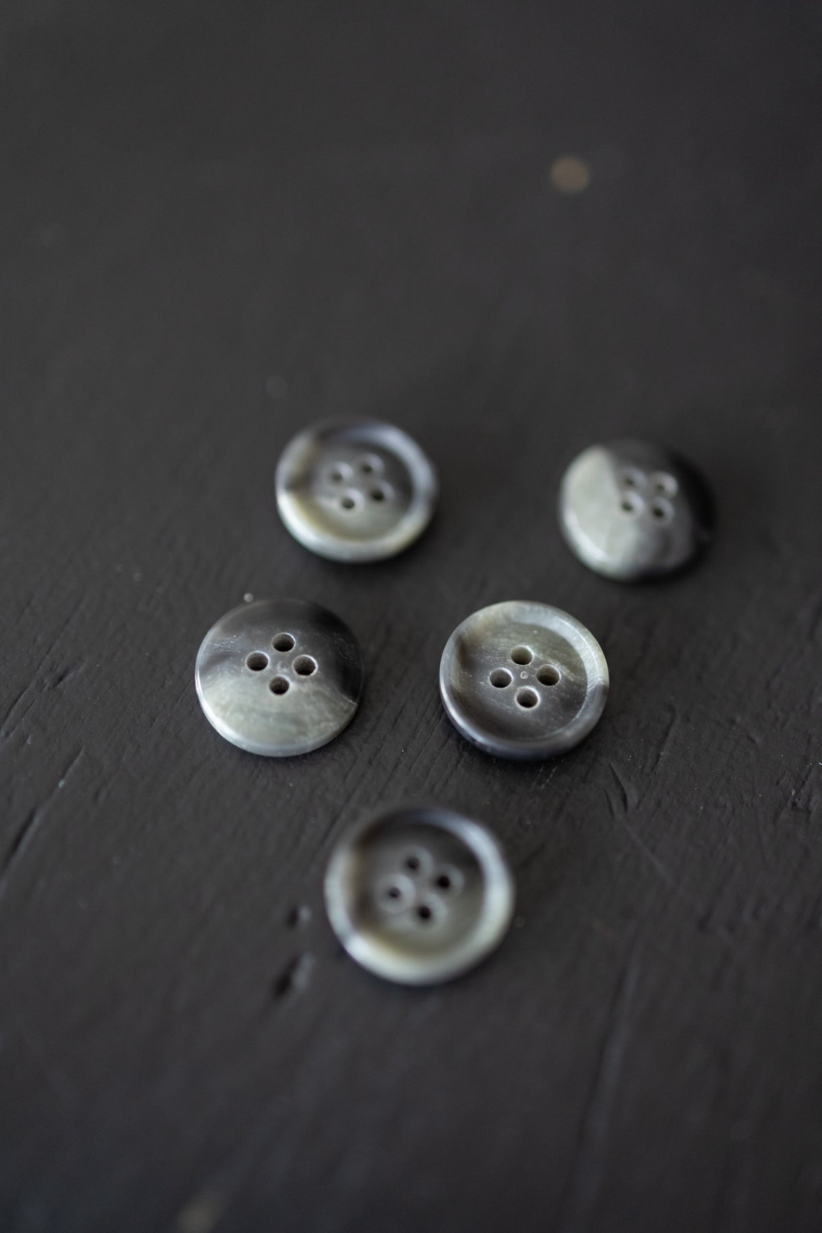 Semi Mottled Button - Granite Grey