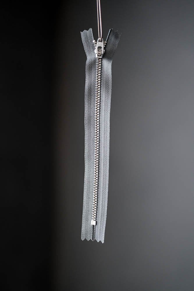 18cm Zip (Eve and Pegs)